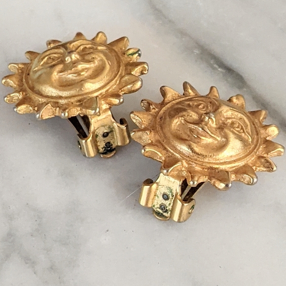 Vintage Gold Toned Sun Clip-On Earrings - Picture 3 of 8